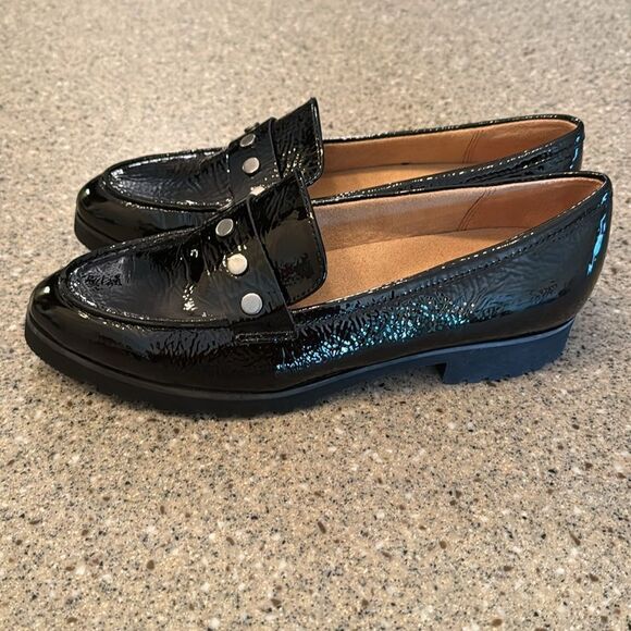 NATURALIZER Gaia Patent Leather Loafer - Picture 5 of 14